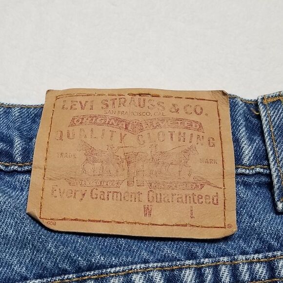 VINTAGE Levi's USA Made Stone Wash Cuffed Shorts - Picture 12 of 12